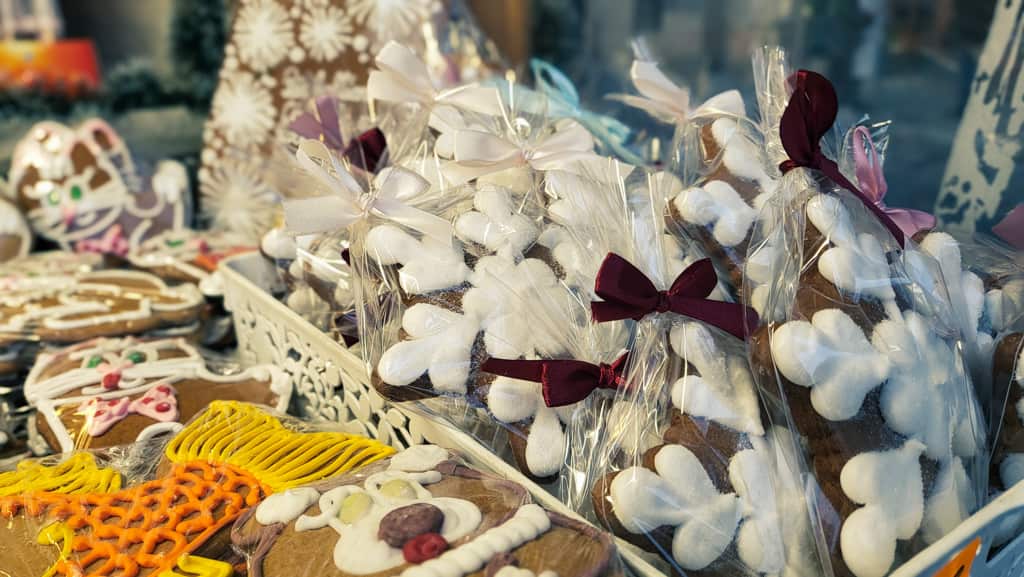 Decorated gingerbread.